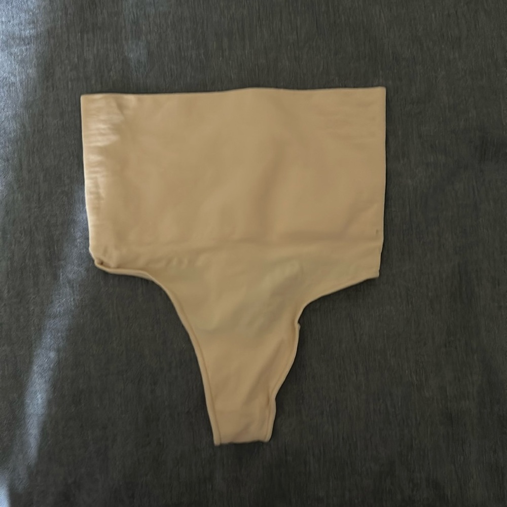 SKIMS core control thong